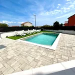 Vasilj Dein Eigener Pool Oder Dein Eigener Whirlpool Mit Aussicht, Dein Urlaub, Deine Privatsphaere, Deine Wahl Appartement