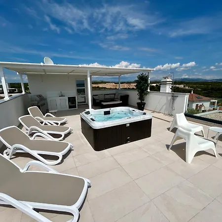 Vila Vasilj Privater Pool Unten, Whirlpool Mit Aussicht Oben, Ihr Urlaub, Ihre Wahl Apartment Vodice