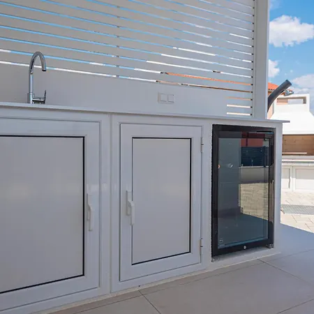 Vasilj Dein Eigener Pool Oder Dein Eigener Whirlpool Mit Aussicht, Dein Urlaub, Deine Privatsphaere, Deine Wahl Apartament Vodice