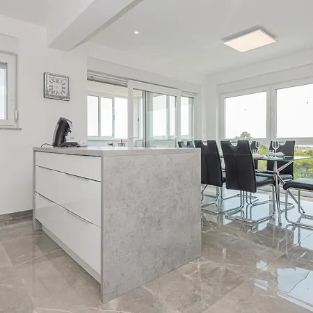 Vasilj Dein Eigener Pool Oder Dein Eigener Whirlpool Mit Aussicht, Dein Urlaub, Deine Privatsphaere, Deine Wahl Apartament *