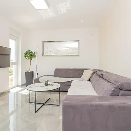 Lägenhet Vasilj Dein Eigener Pool Oder Dein Eigener Whirlpool Mit Aussicht, Dein Urlaub, Deine Privatsphaere, Deine Wahl *