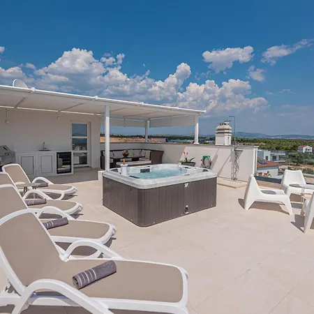 Lägenhet Vasilj Dein Eigener Pool Oder Dein Eigener Whirlpool Mit Aussicht, Dein Urlaub, Deine Privatsphaere, Deine Wahl Vodice