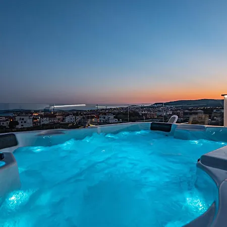 Vasilj Dein Eigener Pool Oder Dein Eigener Whirlpool Mit Aussicht, Dein Urlaub, Deine Privatsphaere, Deine Wahl Vodice