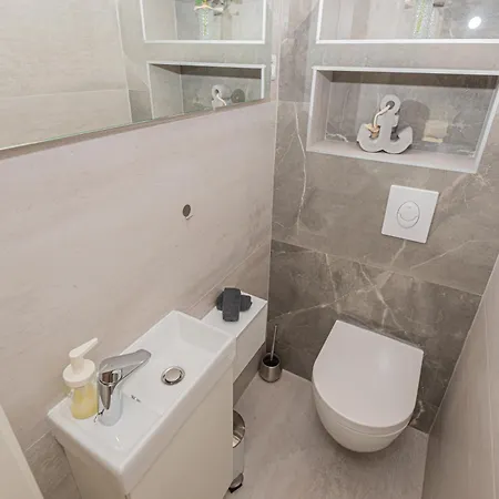 公寓 Vasilj Dein Eigener Pool Oder Dein Eigener Whirlpool Mit Aussicht, Dein Urlaub, Deine Privatsphaere, Deine Wahl