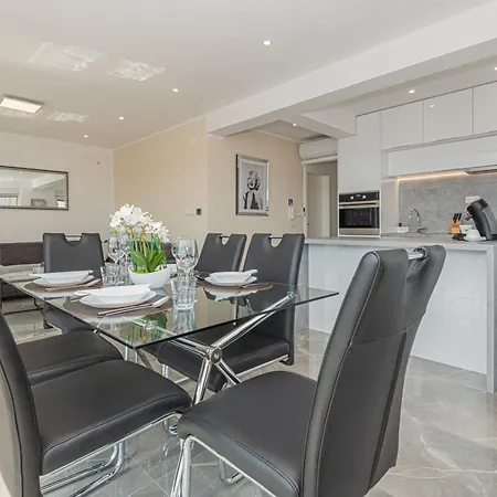 Lägenhet Vasilj Dein Eigener Pool Oder Dein Eigener Whirlpool Mit Aussicht, Dein Urlaub, Deine Privatsphaere, Deine Wahl *