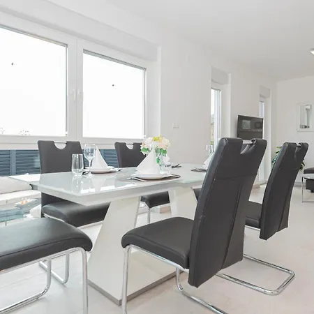 Vasilj Dein Eigener Pool Oder Dein Eigener Whirlpool Mit Aussicht, Dein Urlaub, Deine Privatsphaere, Deine Wahl 沃迪切