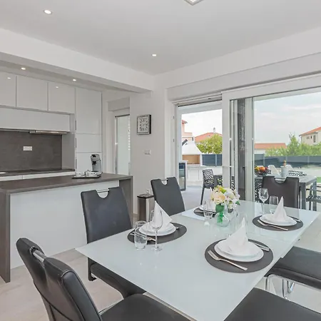 Vasilj Dein Eigener Pool Oder Dein Eigener Whirlpool Mit Aussicht, Dein Urlaub, Deine Privatsphaere, Deine Wahl Apartment *