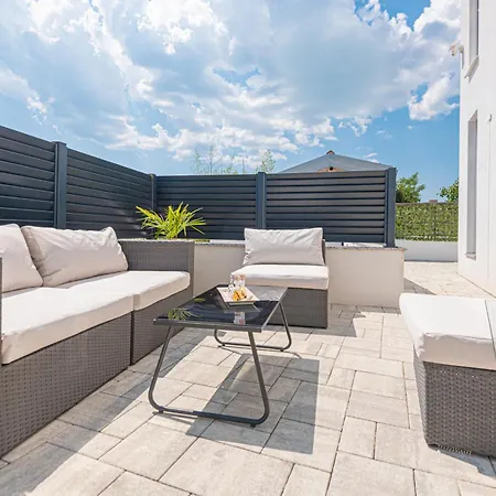 公寓 Vasilj Dein Eigener Pool Oder Dein Eigener Whirlpool Mit Aussicht, Dein Urlaub, Deine Privatsphaere, Deine Wahl *