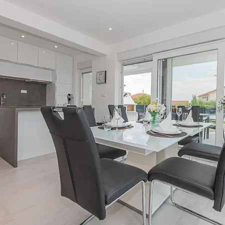 Vasilj Dein Eigener Pool Oder Dein Eigener Whirlpool Mit Aussicht, Dein Urlaub, Deine Privatsphaere, Deine Wahl Vodice