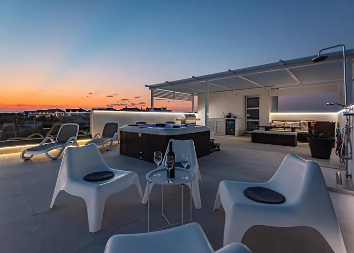 Appartement Vasilj Dein Eigener Pool Oder Dein Eigener Whirlpool Mit Aussicht, Dein Urlaub, Deine Privatsphaere, Deine Wahl Vodice