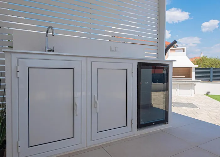 Vasilj Dein Eigener Pool Oder Dein Eigener Whirlpool Mit Aussicht, Dein Urlaub, Deine Privatsphaere, Deine Wahl Apartament Vodice