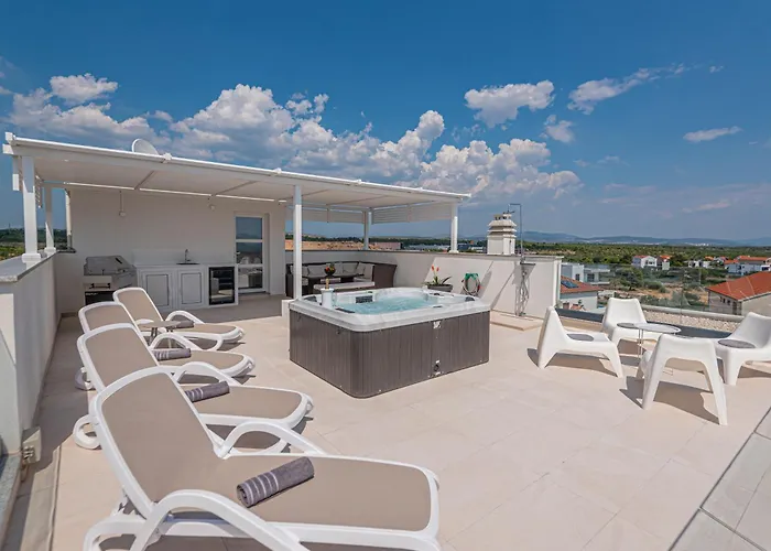 Appartement Vasilj Dein Eigener Pool Oder Dein Eigener Whirlpool Mit Aussicht, Dein Urlaub, Deine Privatsphaere, Deine Wahl Vodice