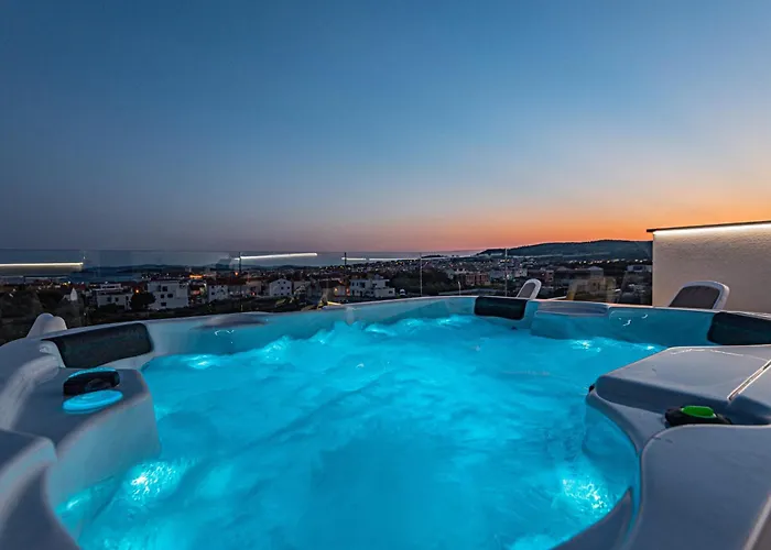 Vasilj Dein Eigener Pool Oder Dein Eigener Whirlpool Mit Aussicht, Dein Urlaub, Deine Privatsphaere, Deine Wahl Vodice