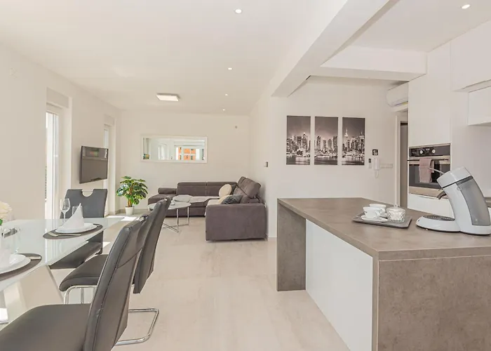 Vasilj Dein Eigener Pool Oder Dein Eigener Whirlpool Mit Aussicht, Dein Urlaub, Deine Privatsphaere, Deine Wahl Apartament