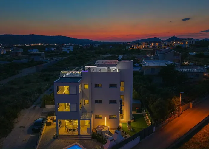 Vasilj Dein Eigener Pool Oder Dein Eigener Whirlpool Mit Aussicht, Dein Urlaub, Deine Privatsphaere, Deine Wahl Apartament Vodice