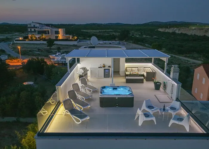 Vasilj Dein Eigener Pool Oder Dein Eigener Whirlpool Mit Aussicht, Dein Urlaub, Deine Privatsphaere, Deine Wahl Vodice