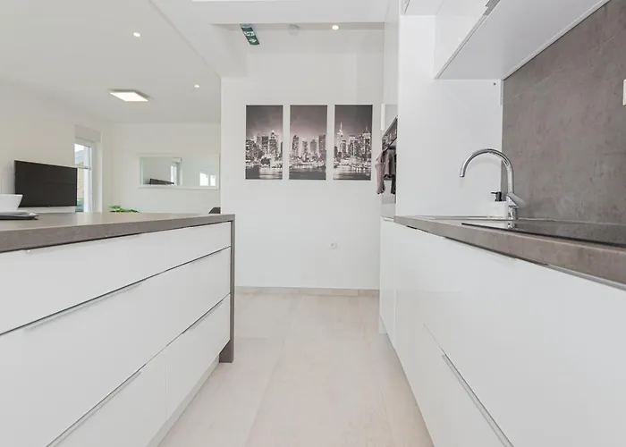 Vasilj Dein Eigener Pool Oder Dein Eigener Whirlpool Mit Aussicht, Dein Urlaub, Deine Privatsphaere, Deine Wahl Apartament Vodice