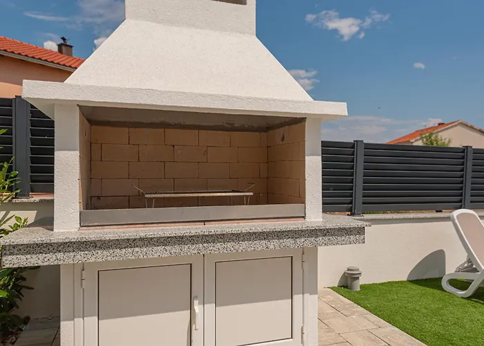 Vasilj Dein Eigener Pool Oder Dein Eigener Whirlpool Mit Aussicht, Dein Urlaub, Deine Privatsphaere, Deine Wahl Appartement Vodice