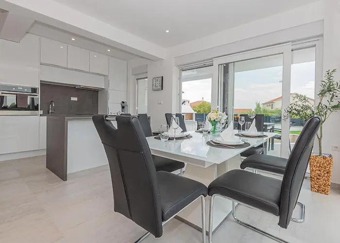 Vasilj Dein Eigener Pool Oder Dein Eigener Whirlpool Mit Aussicht, Dein Urlaub, Deine Privatsphaere, Deine Wahl Vodice